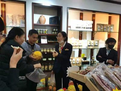 省有色地质局定点帮扶镇沅县农特产品展销店开业